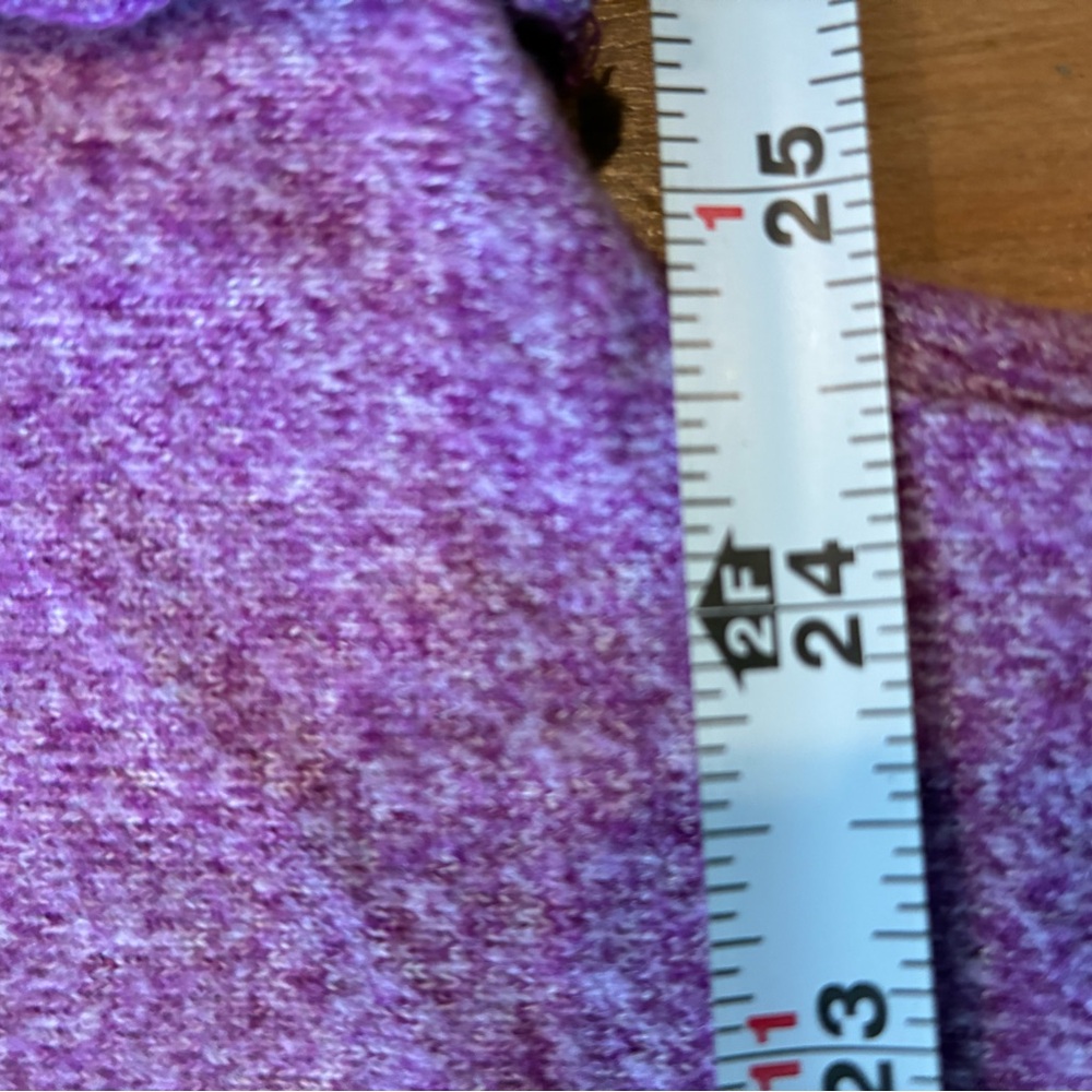 Universal Thread Heathered Purple V-Neck Tee - Picture 7 of 8